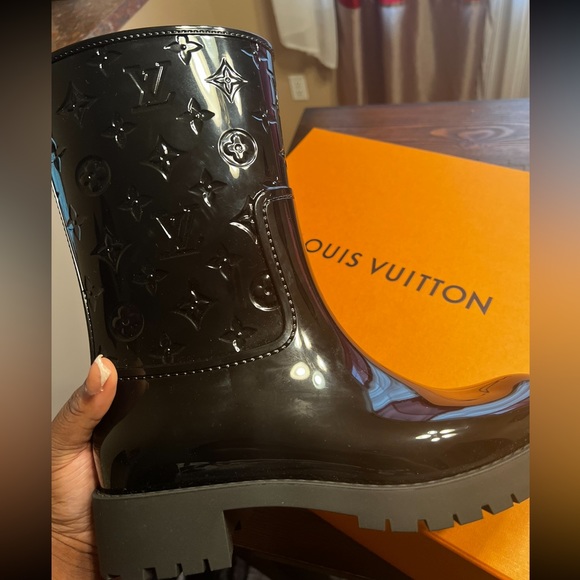 LOUIS VUITTON DROP FLAT BOOT - Picture 3 of 3